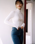Marianne White Turtleneck Sweater｜AZURIERA