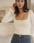 Women's Parisian Square Neckline White Sweater｜Azuriera